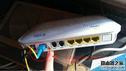 光猫光信号闪红灯不能上网怎么办?_www.iluyouqi.com
