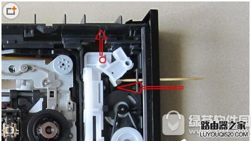 电脑光驱弹不出来怎么办 电脑光驱弹不出来的维修方法_www.iluyouqi.com