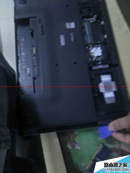 笔记本怎么安装固态硬盘同时保留机械硬盘？_www.iluyouqi.com