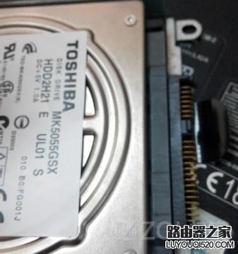 笔记本硬盘怎么安装?笔记本硬盘安装图文教程_www.iluyouqi.com