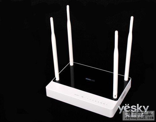 TOTOLINK N8004双频无线路由评测_www.iluyouqi.com